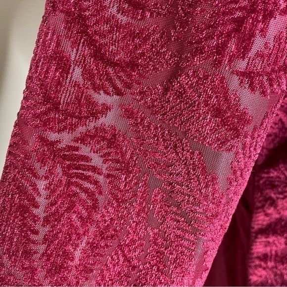 Francesca's Caydin velvet flounce shift dress NWT small - Picture 5 of 8